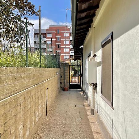 Villa Independent House With Private Patio In Rome Extérieur photo