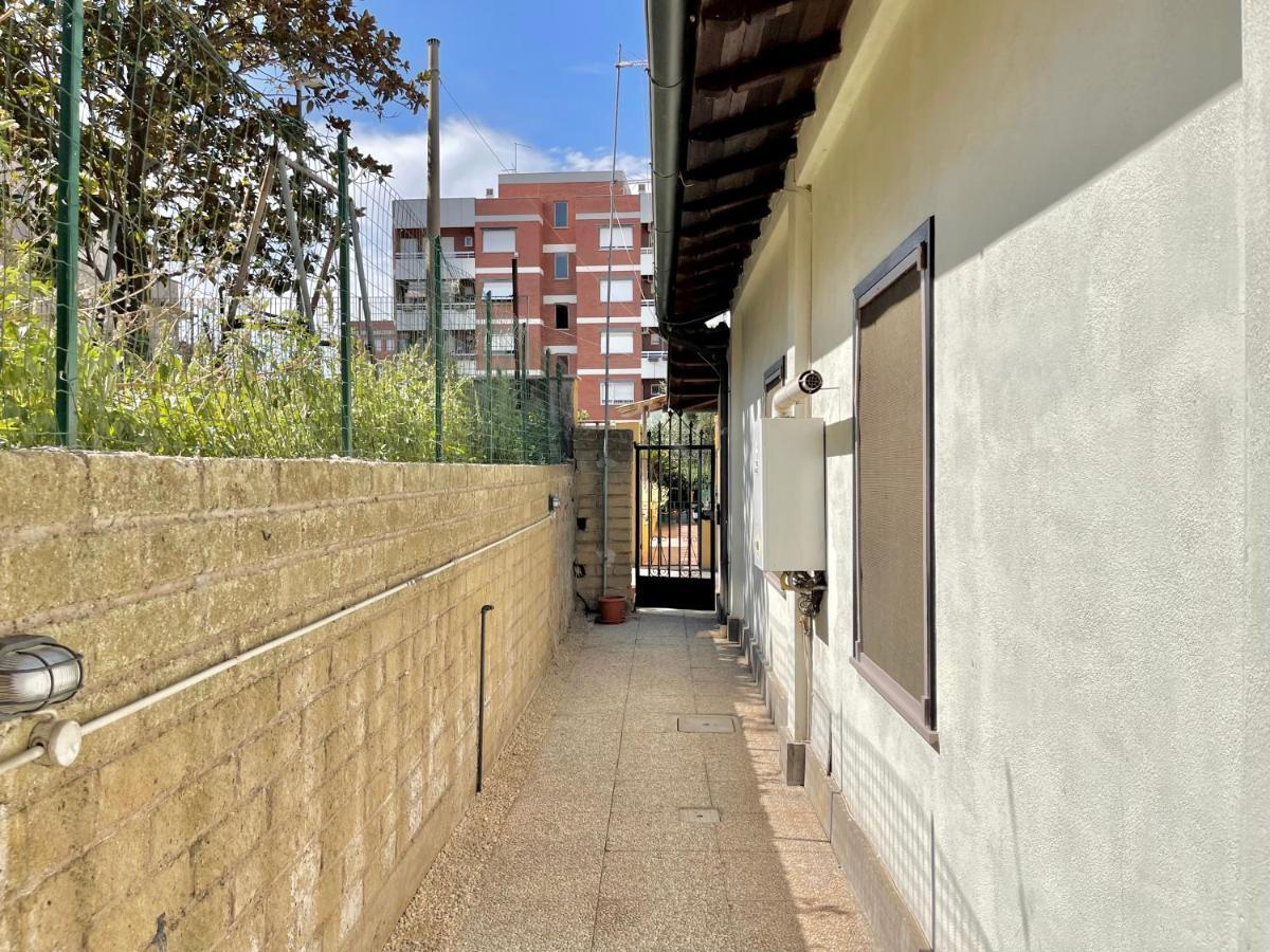 Villa Independent House With Private Patio In Rome Extérieur photo